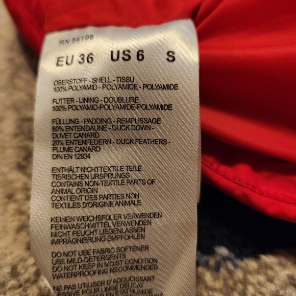 Bogner Red Quilted Puffer skirt with side Zipper - Picture 8 of 16